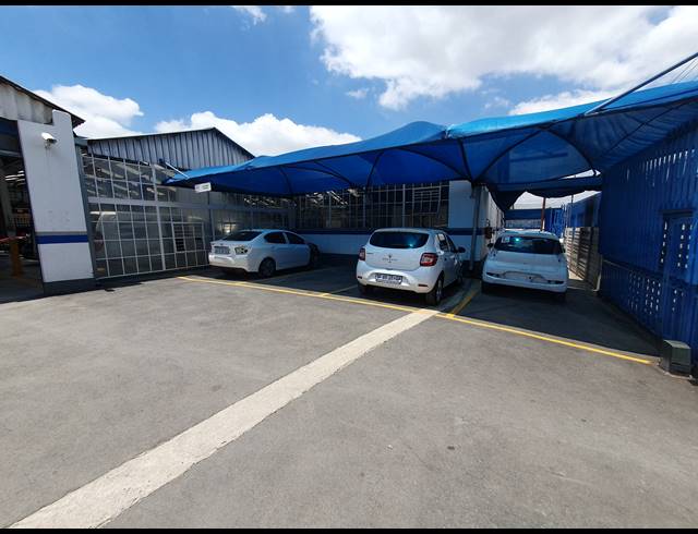 1,750M² WAREHOUSE FOR SALE IN NEW CENTRE